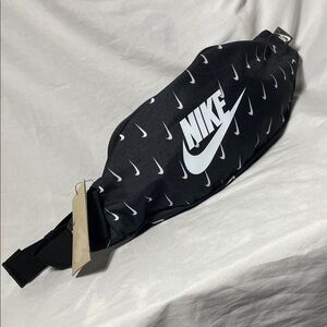 NWT ❤️ NIKE Swoosh Black & White Belt Bag Fanny Pack for Men & Women, Extra Wide